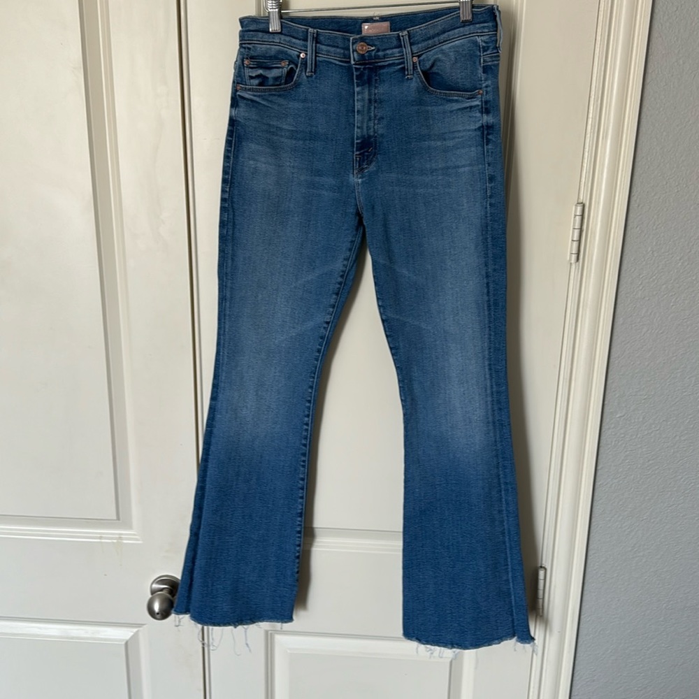 MOTHER JEANS Like New The Weekender Fray Wash: A Groovy Kind Of Love SIZE 32